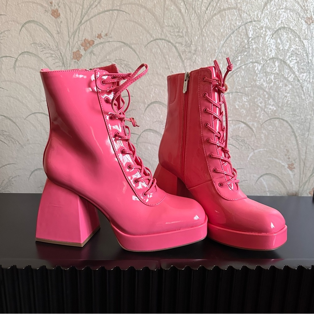 Bubble gum vinyl ankle boots🖤 by Circus Sam Edelman